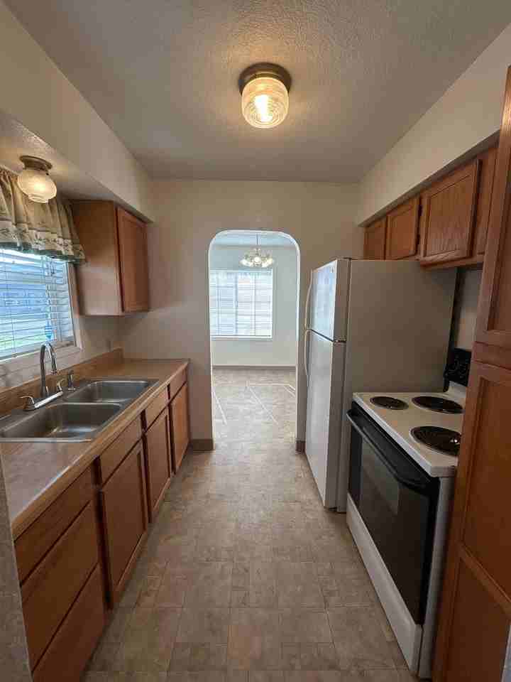 3158 Florida St - Photo 6 of 14