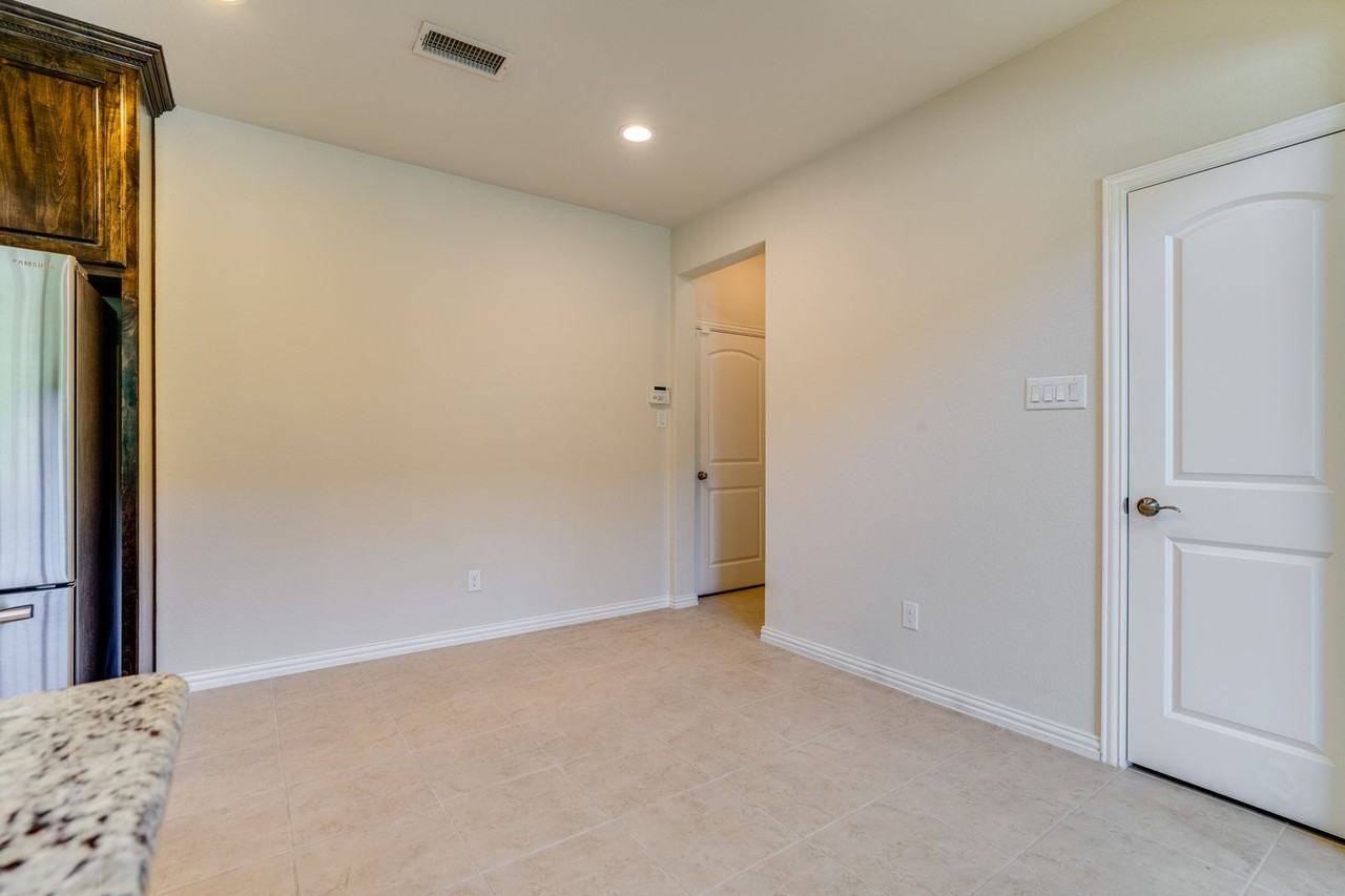4509 Blackjack Oak Dr - Photo 3 of 28