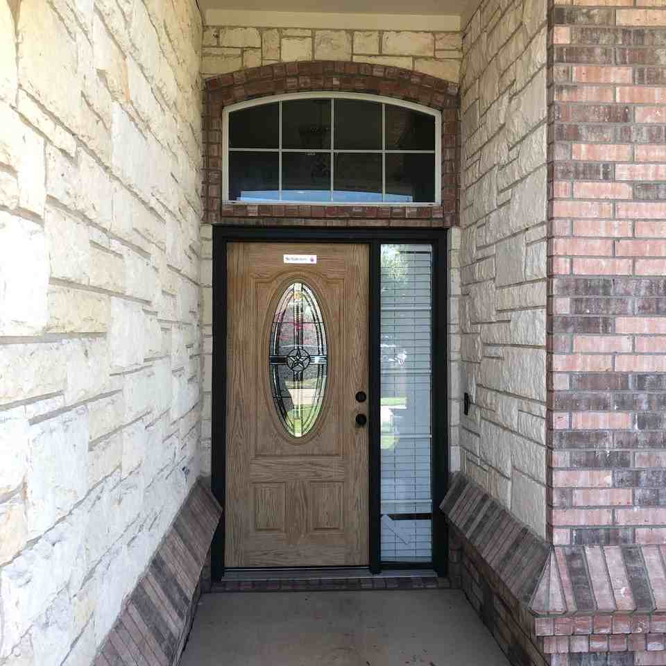 3908 Salt Fork Dr - Photo 2 of 6
