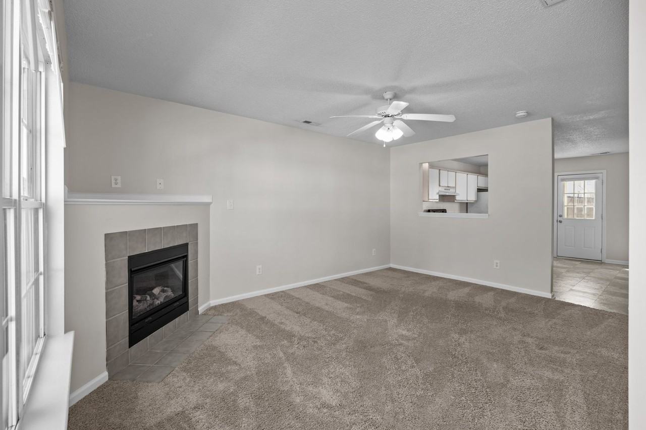 209 Pinegrove Ct - Photo 3 of 18