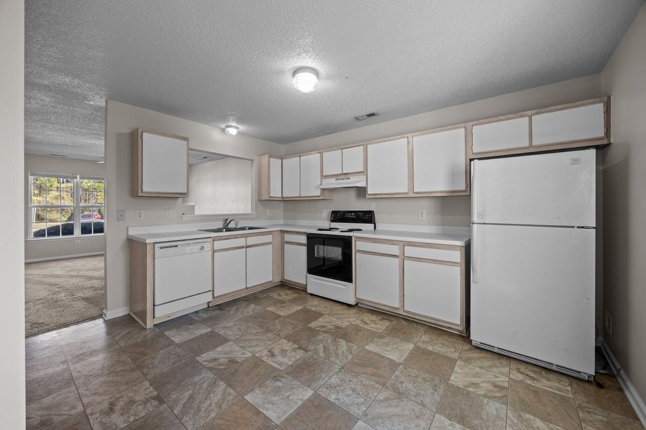 209 Pinegrove Ct - Photo 7 of 18