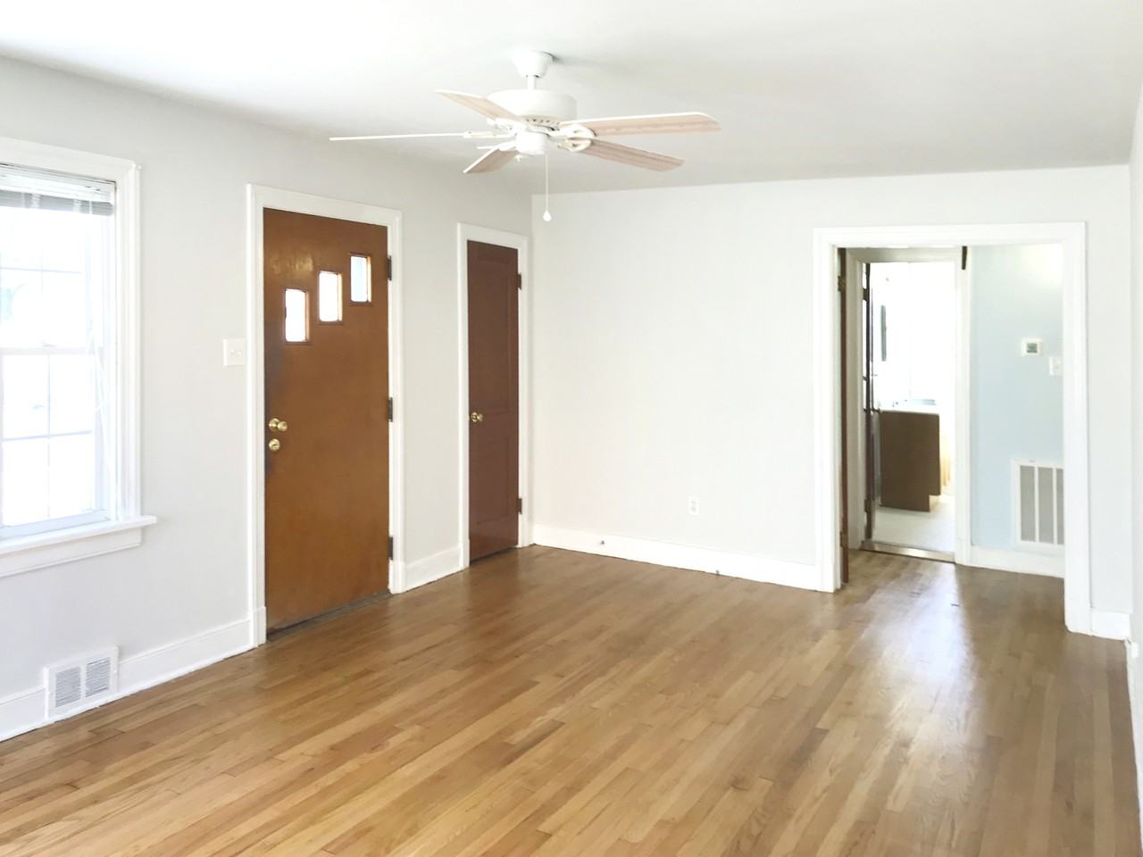 7418 Wentworth Ave - Photo 3 of 19