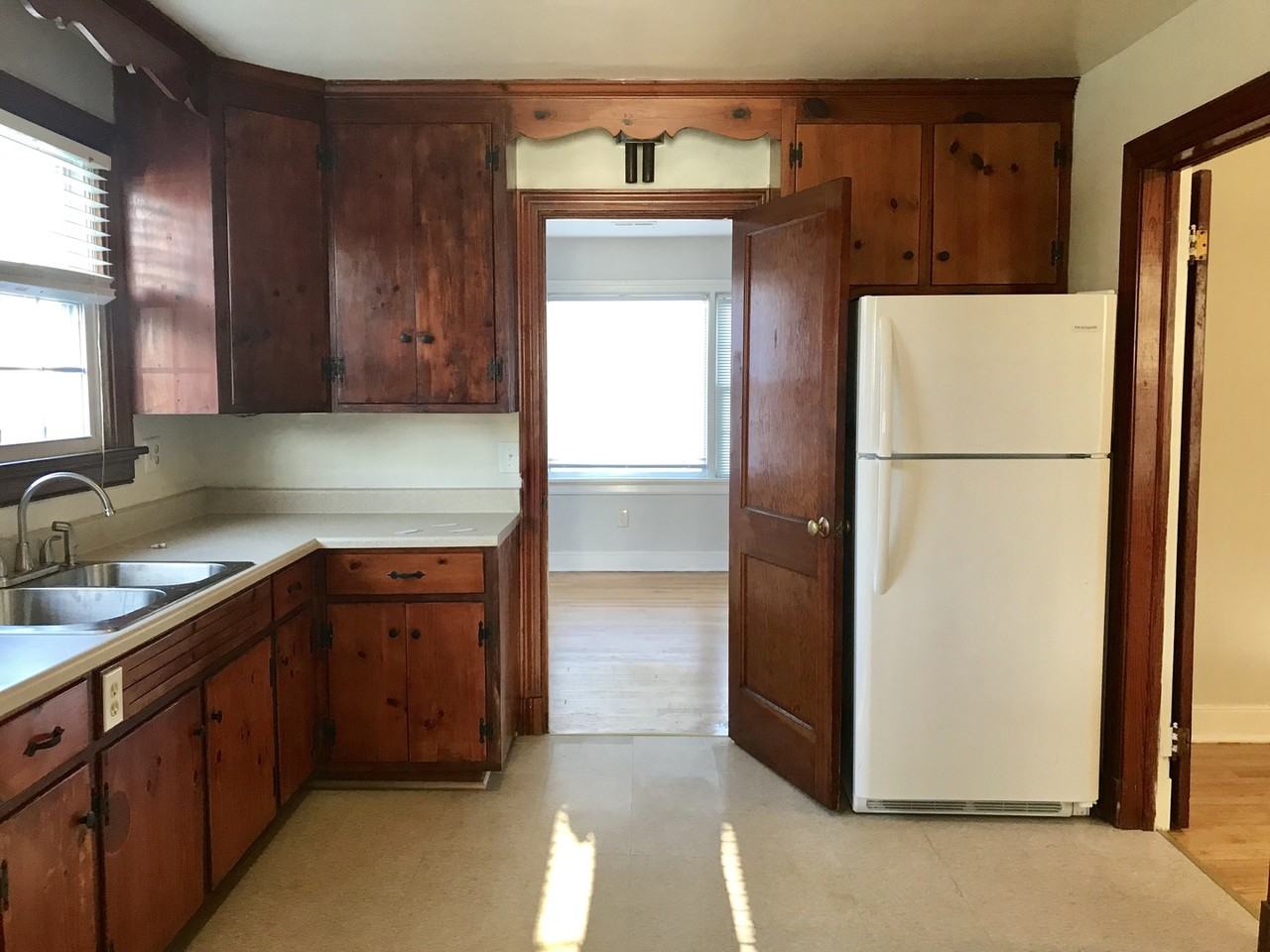 7418 Wentworth Ave - Photo 7 of 19