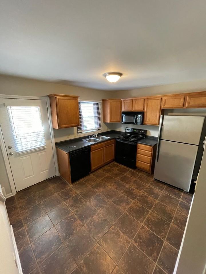 1208 Piedmont St - Photo 6 of 14