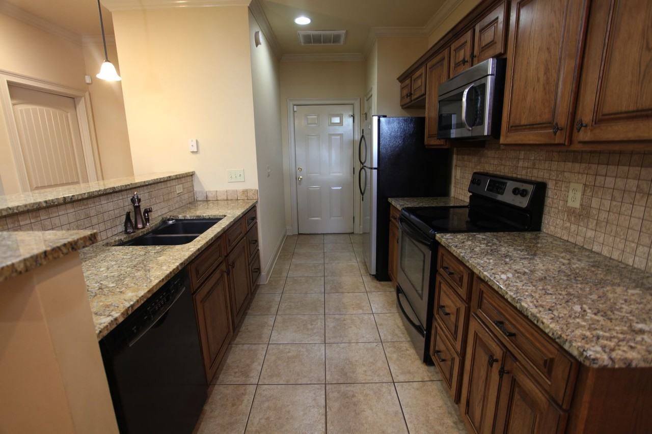 1078 Runningvine Ln - Photo 3 of 13