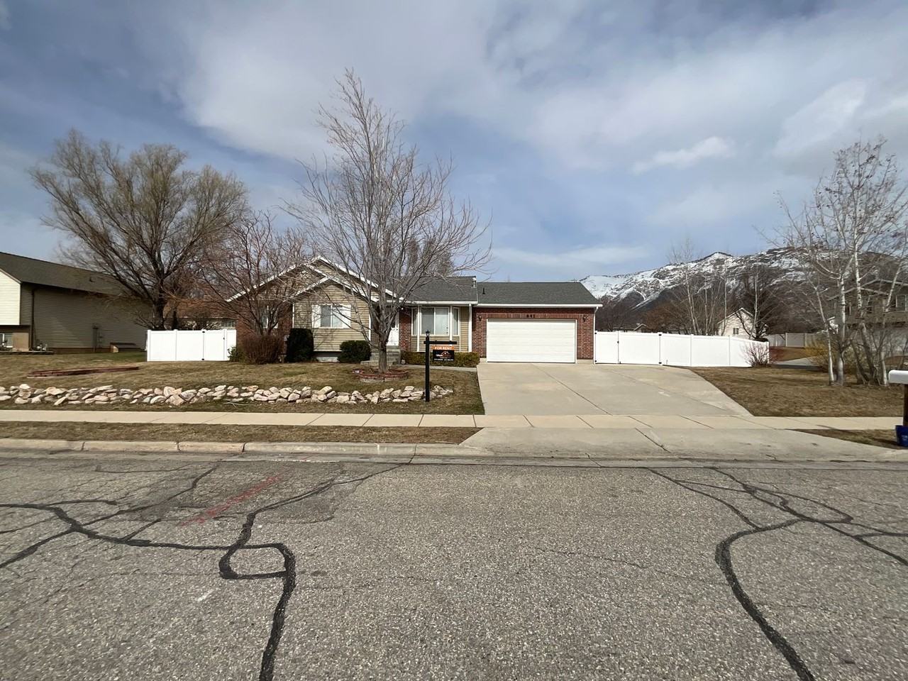 842 E 1850 N - Photo 2 of 33