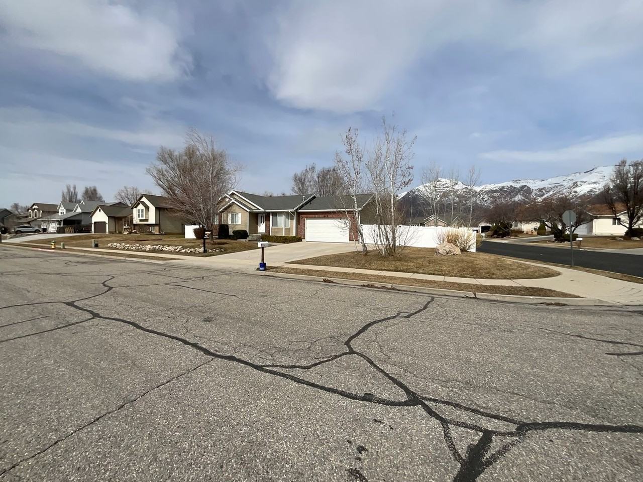 842 E 1850 N - Photo 3 of 33