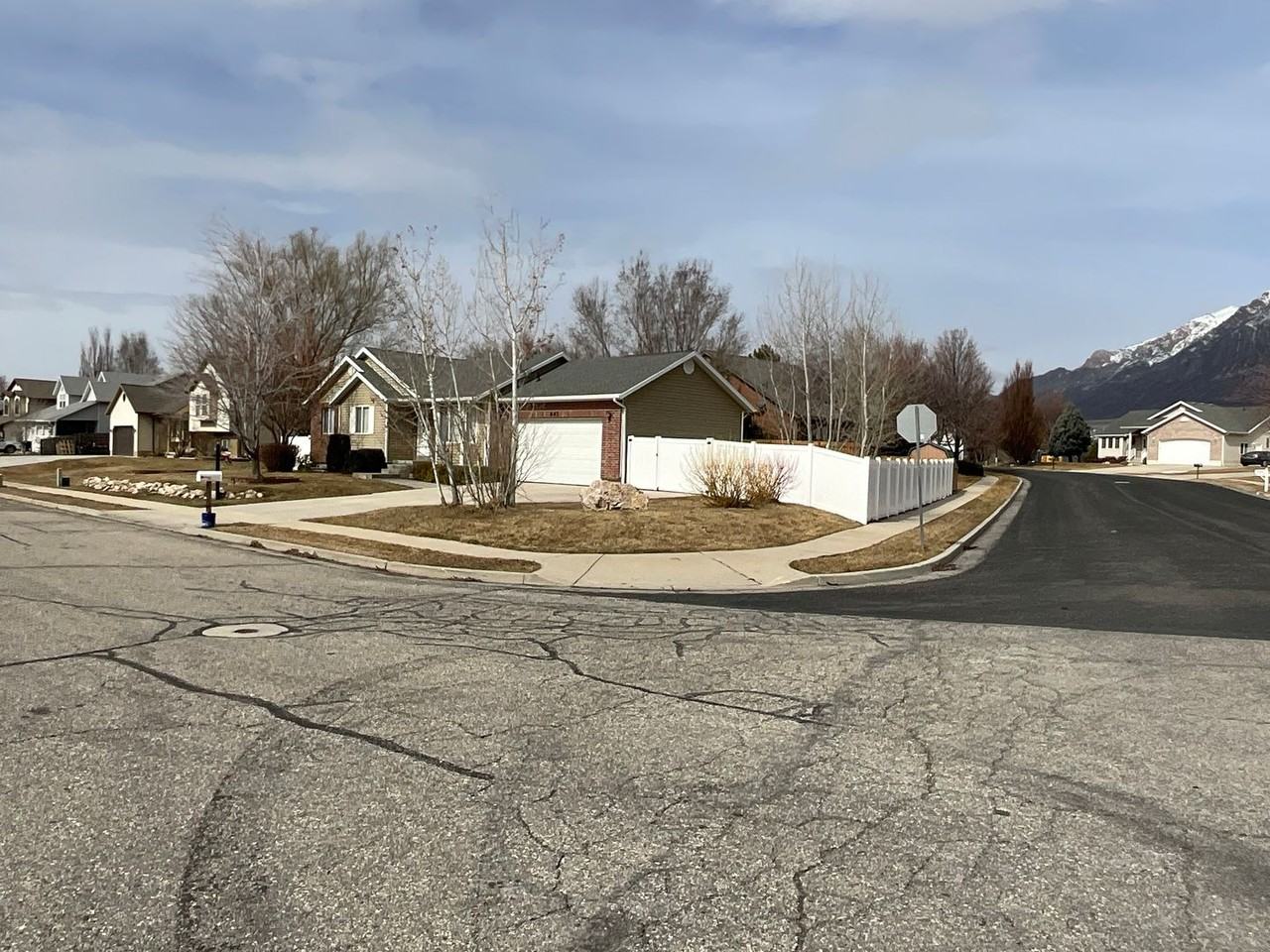 842 E 1850 N - Photo 4 of 33