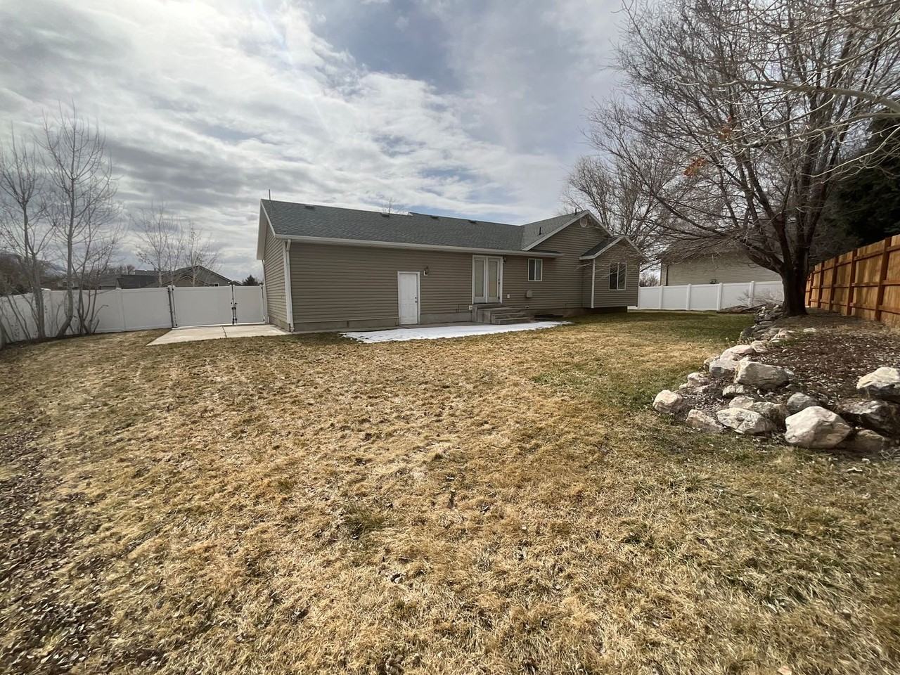 842 E 1850 N - Photo 6 of 33