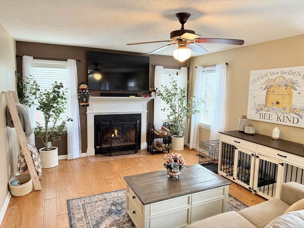 160 Wendy Ln - Photo 3 of 28