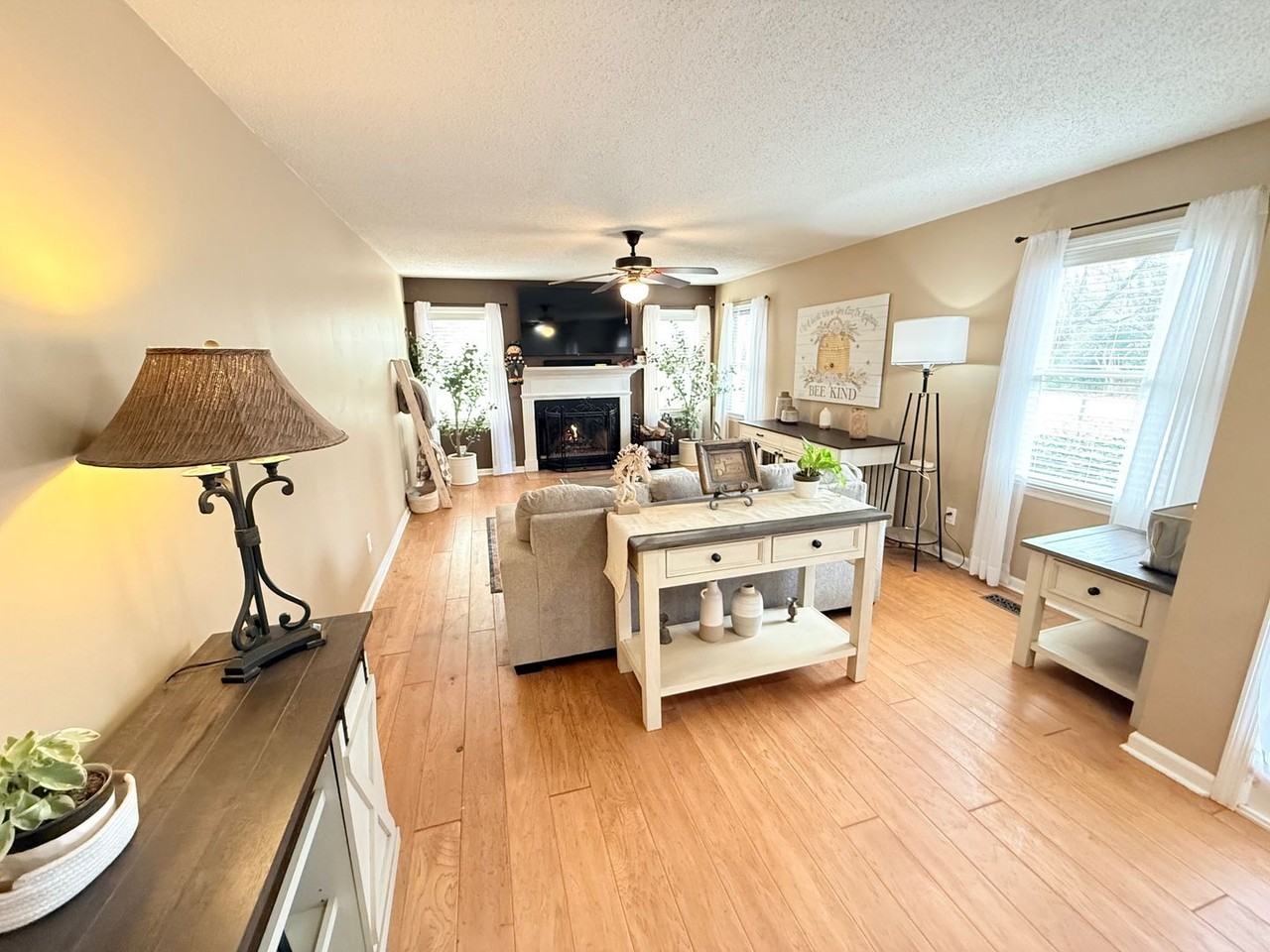 160 Wendy Ln - Photo 5 of 28