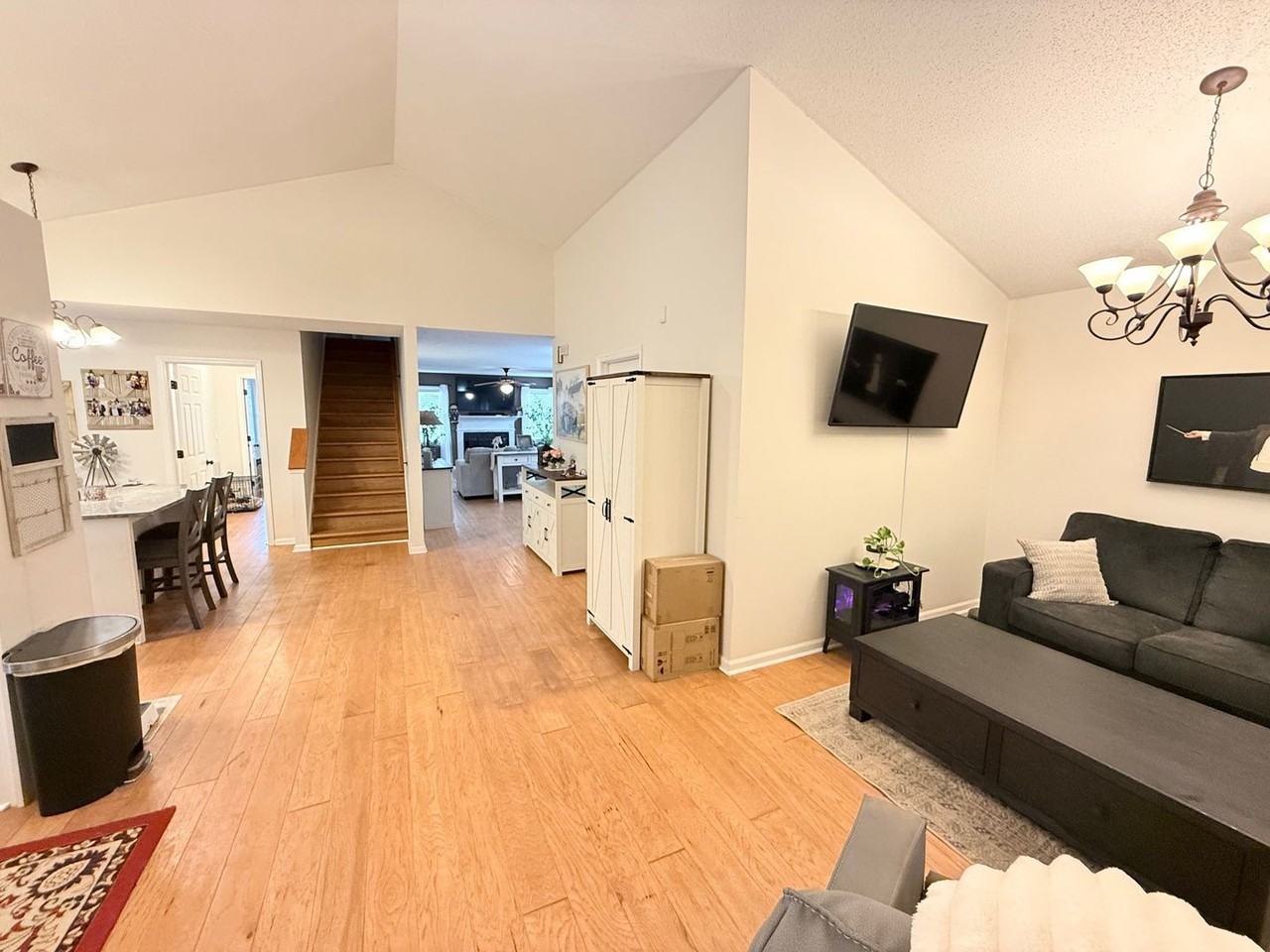 160 Wendy Ln - Photo 6 of 28