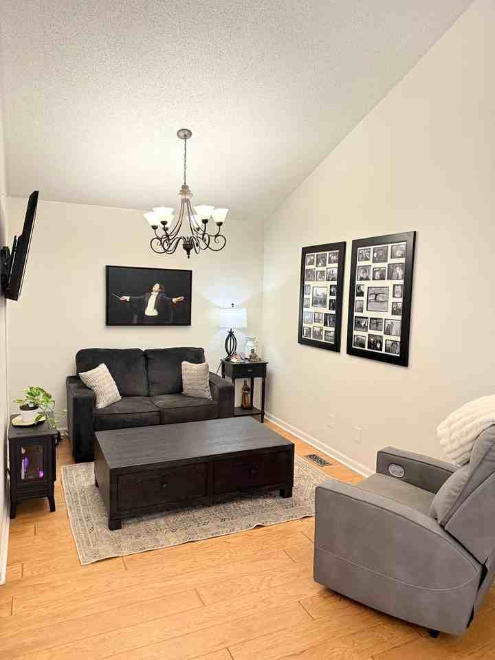 160 Wendy Ln - Photo 7 of 28