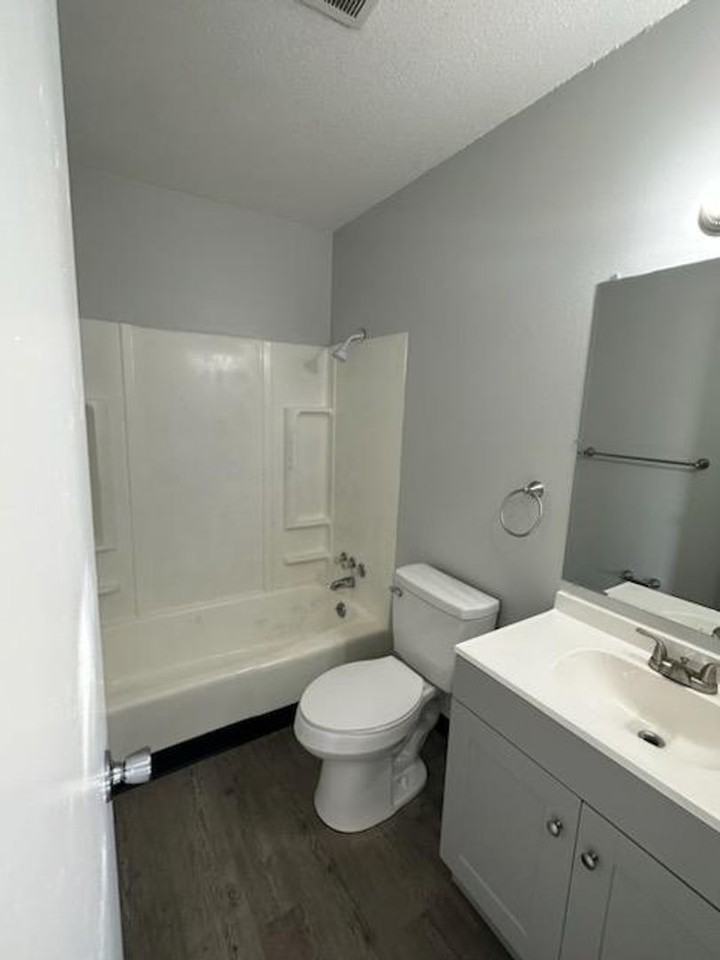 4210 Knob Hill Drive - Photo 5 of 8