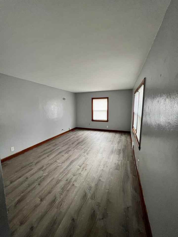 4601 N 50th St - Photo 2 of 10