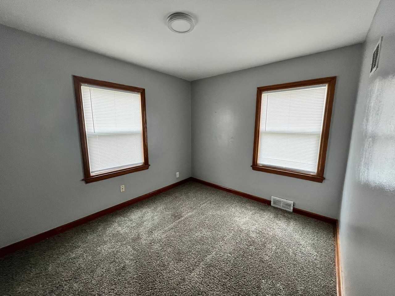 4601 N 50th St - Photo 3 of 10