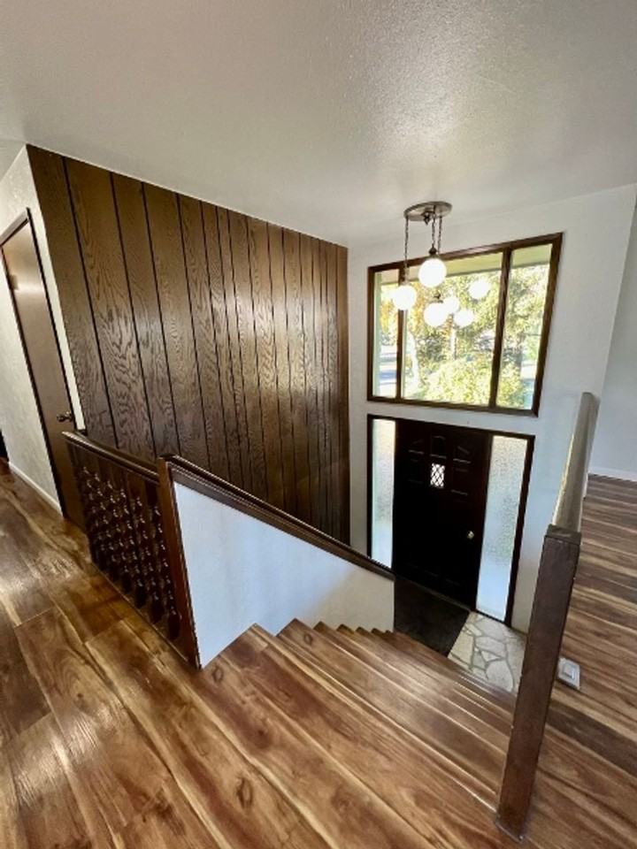 1041 101st Ave Sw - Photo 3 of 24