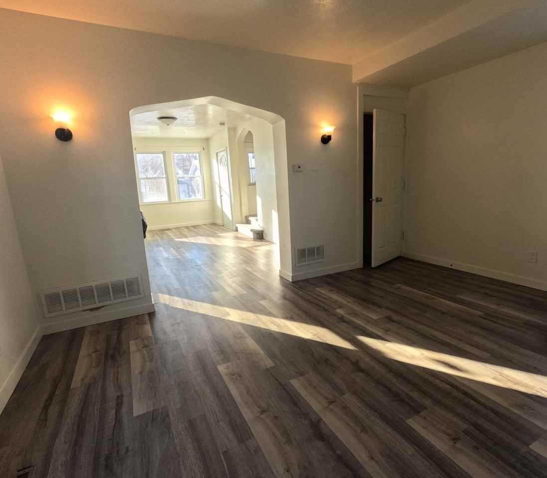 1223 24th St - Photo 3 of 19