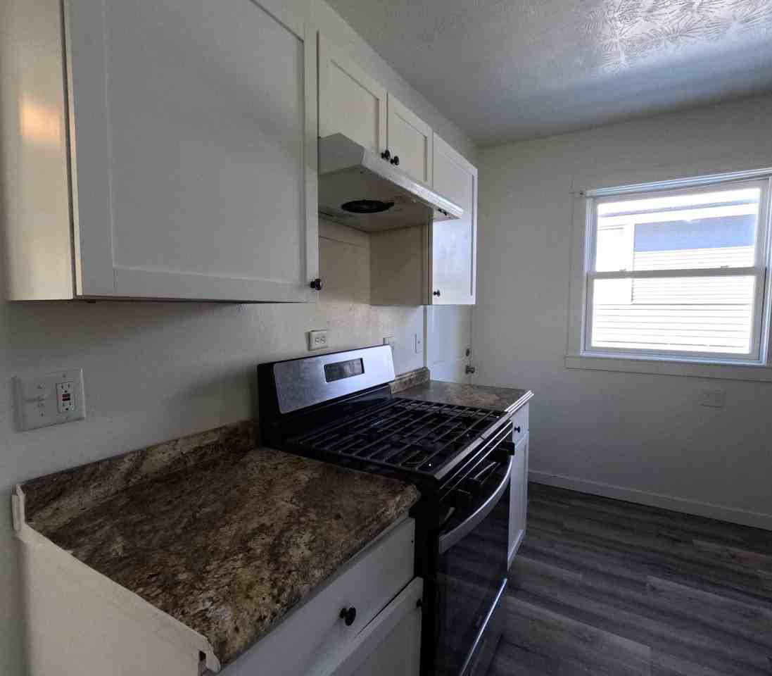 1223 24th St - Photo 5 of 19