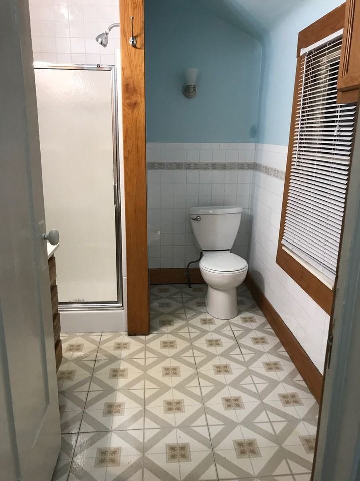 544 N State St - Photo 2 of 13