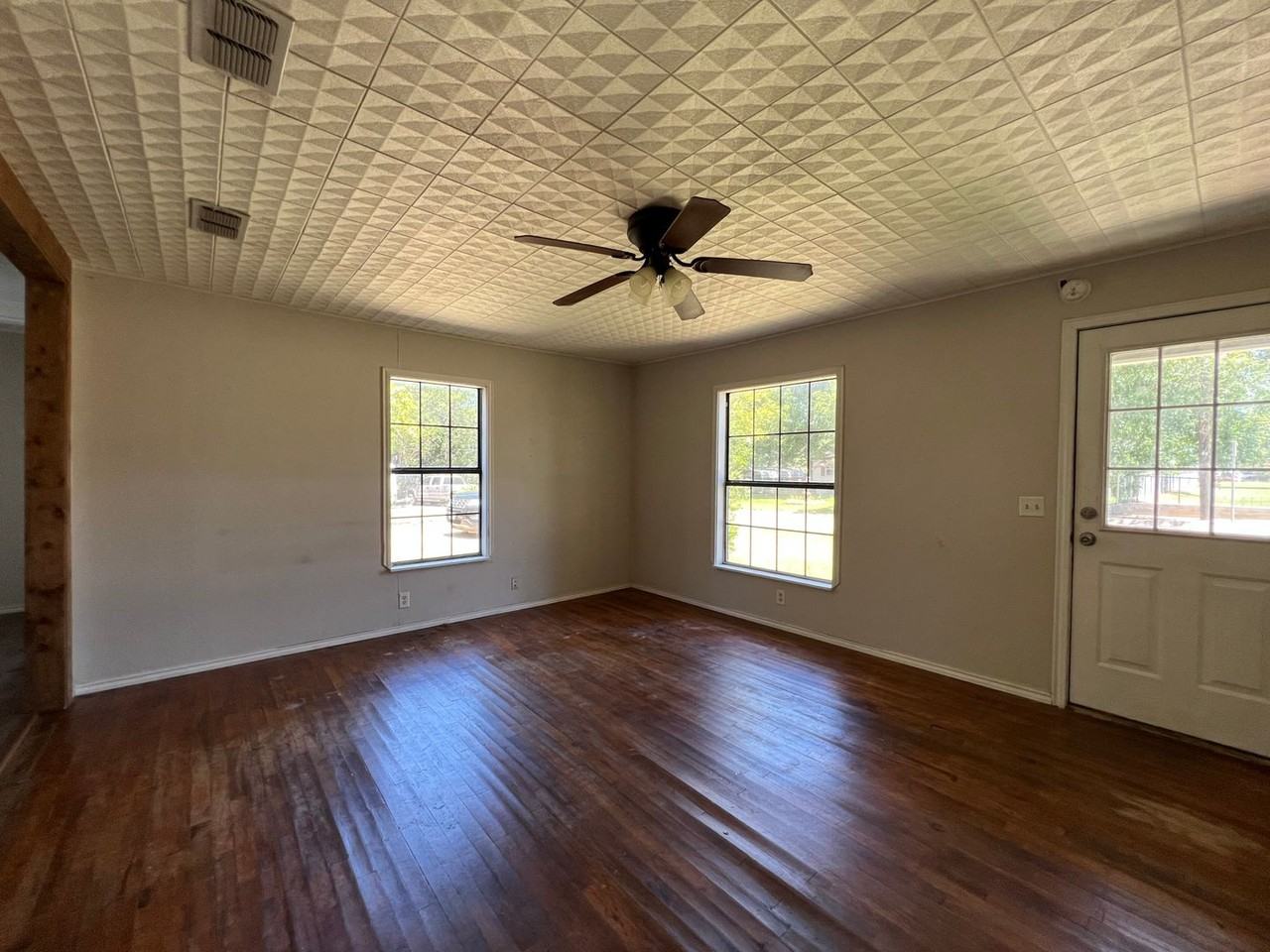 1435 W Groesbeck St - Photo 3 of 12