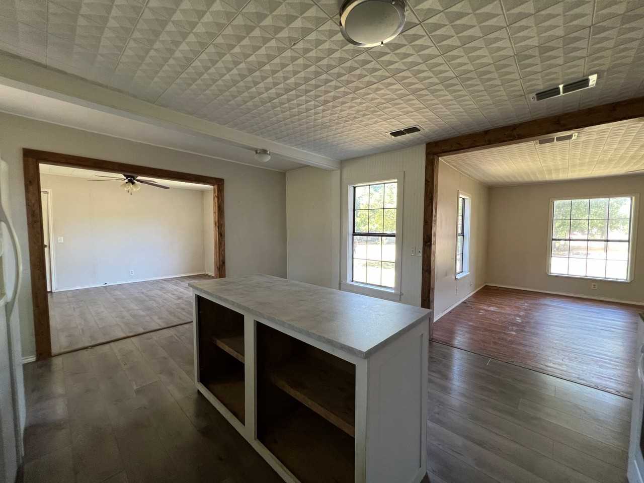 1435 W Groesbeck St - Photo 6 of 12