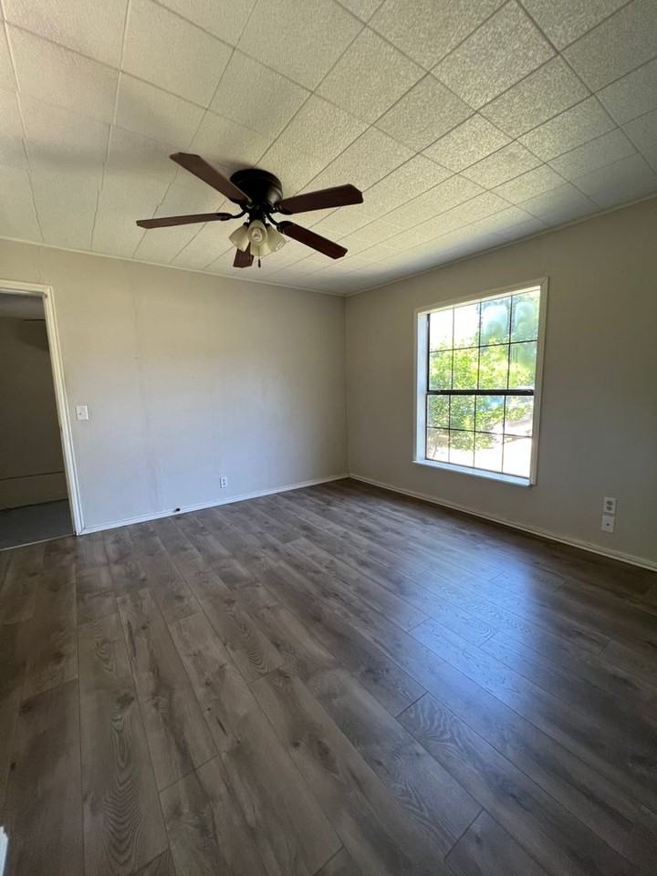 1435 W Groesbeck St - Photo 7 of 12