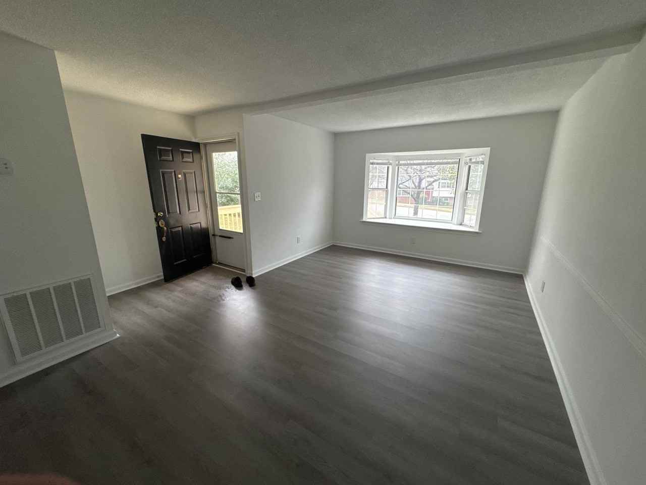 910 Eisenhower Dr - Photo 3 of 16