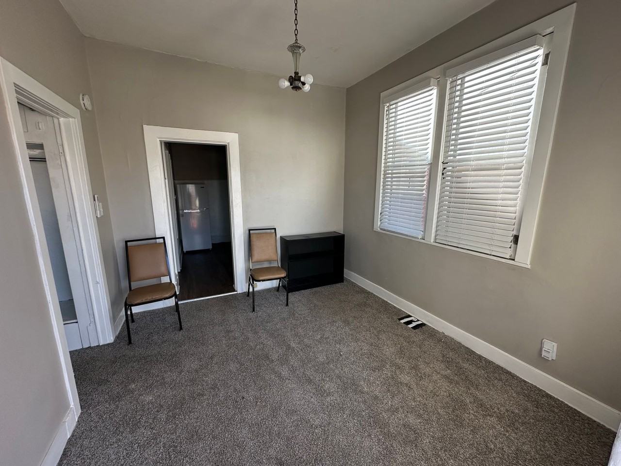 332 S University St - Photo 2 of 7