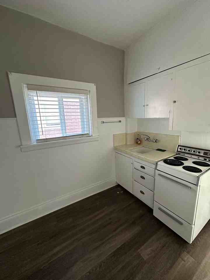 332 S University St - Photo 4 of 7