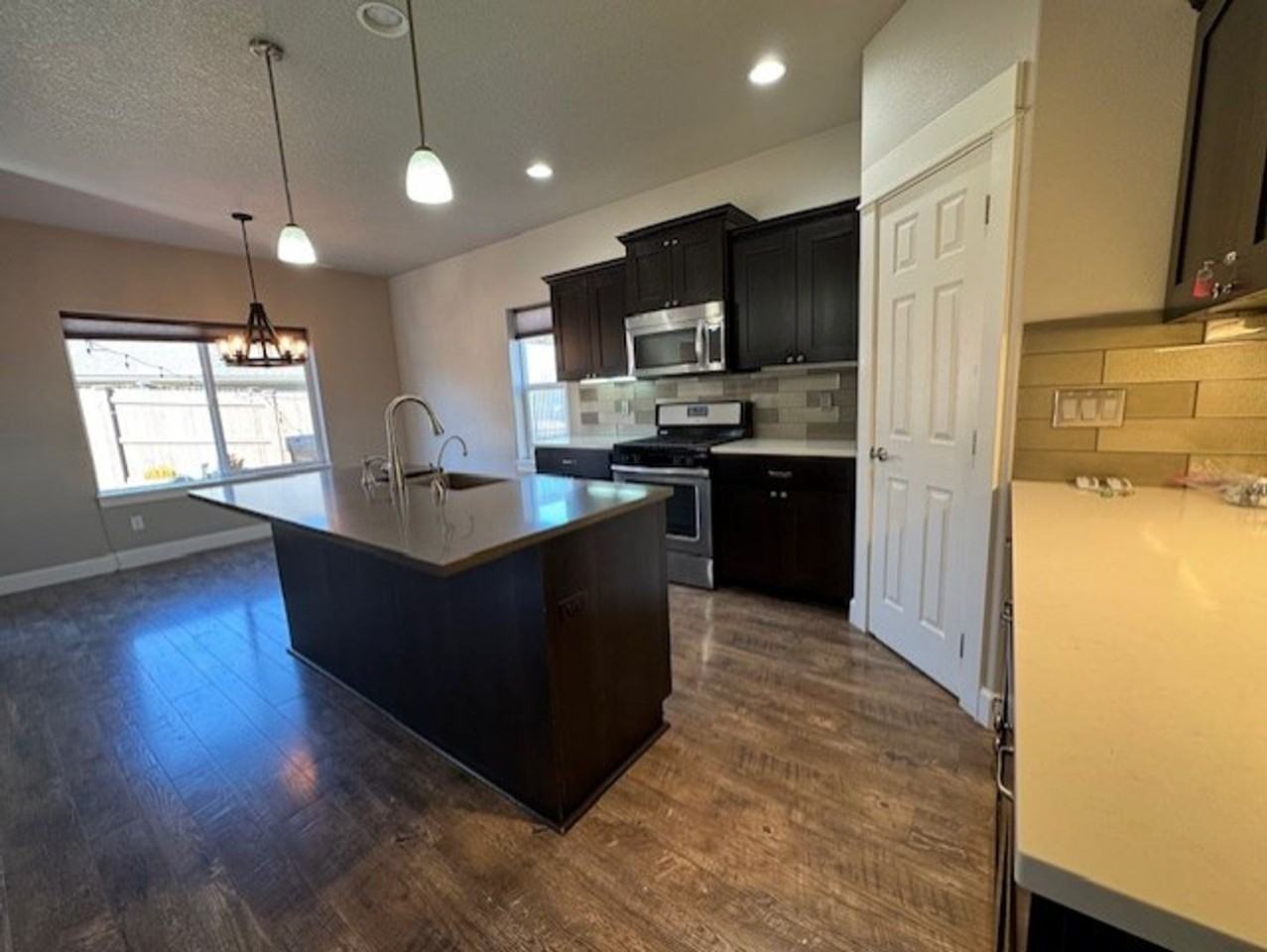 21308 Evelyn Ct - Photo 2 of 19