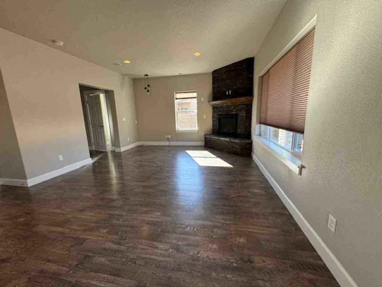 21308 Evelyn Ct - Photo 5 of 19
