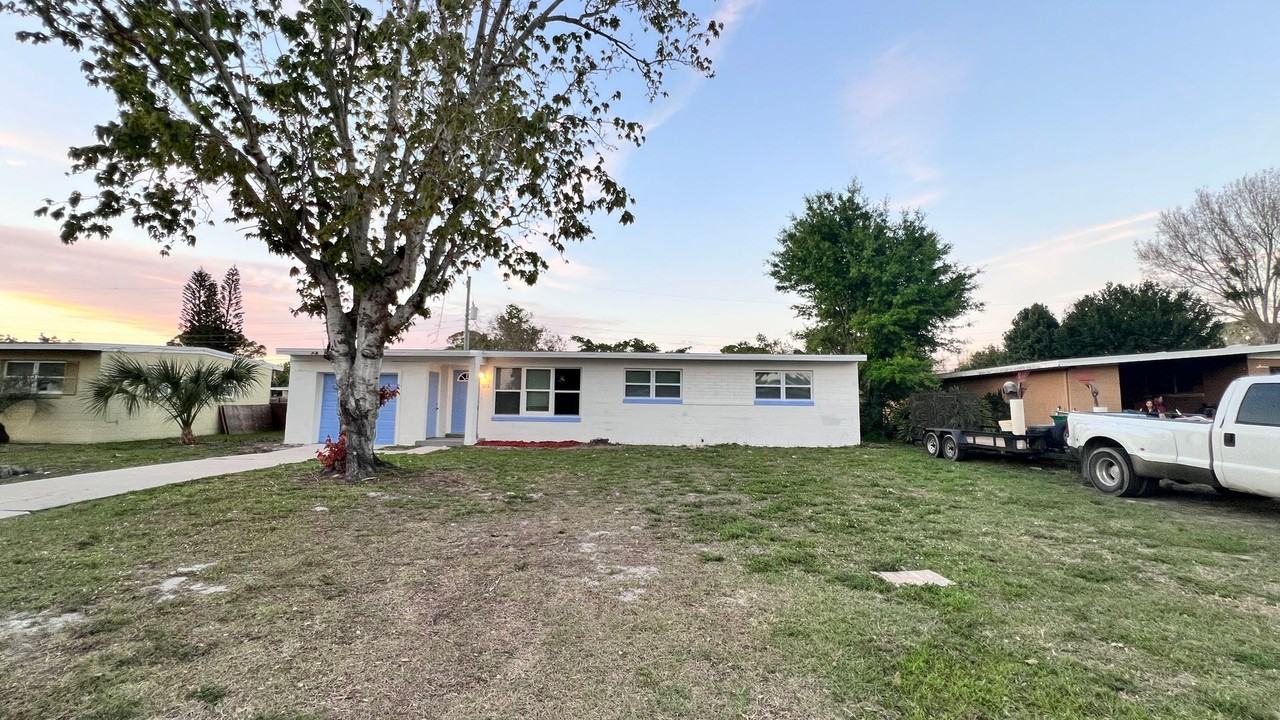 1212 Cypress Ln - Photo 3 of 41