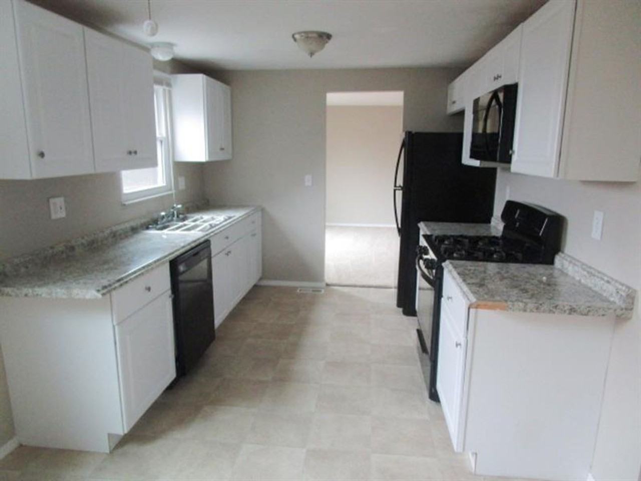 1104 Preston Dr - Photo 4 of 29