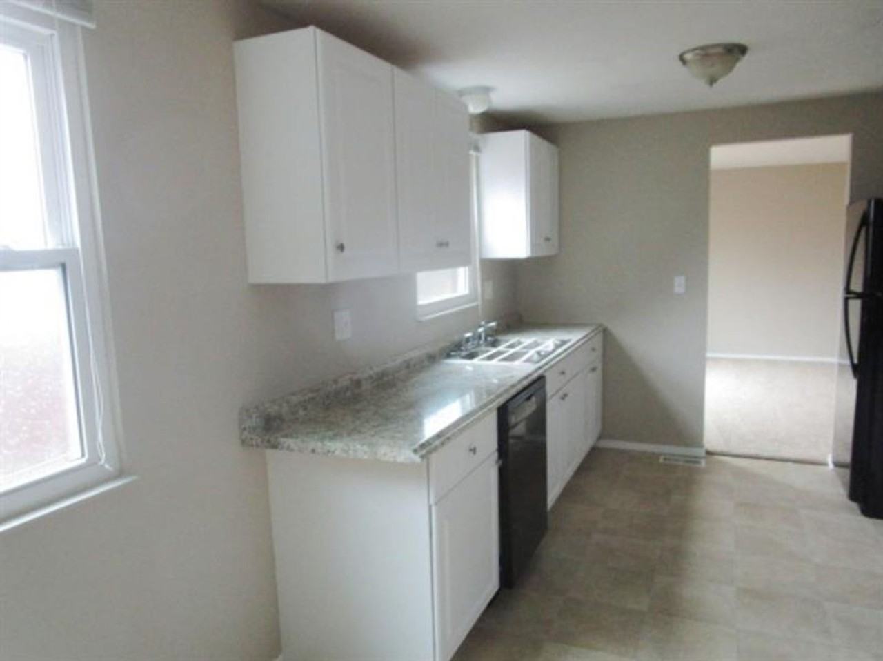 1104 Preston Dr - Photo 5 of 29