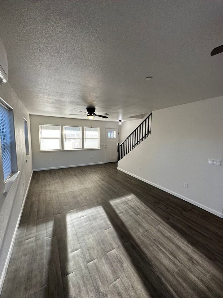 1321 Palm Ave - Photo 5 of 28