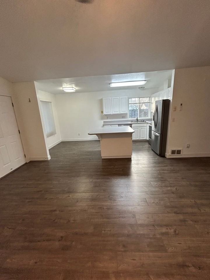 2703 Moraga Ave Se - Photo 6 of 29