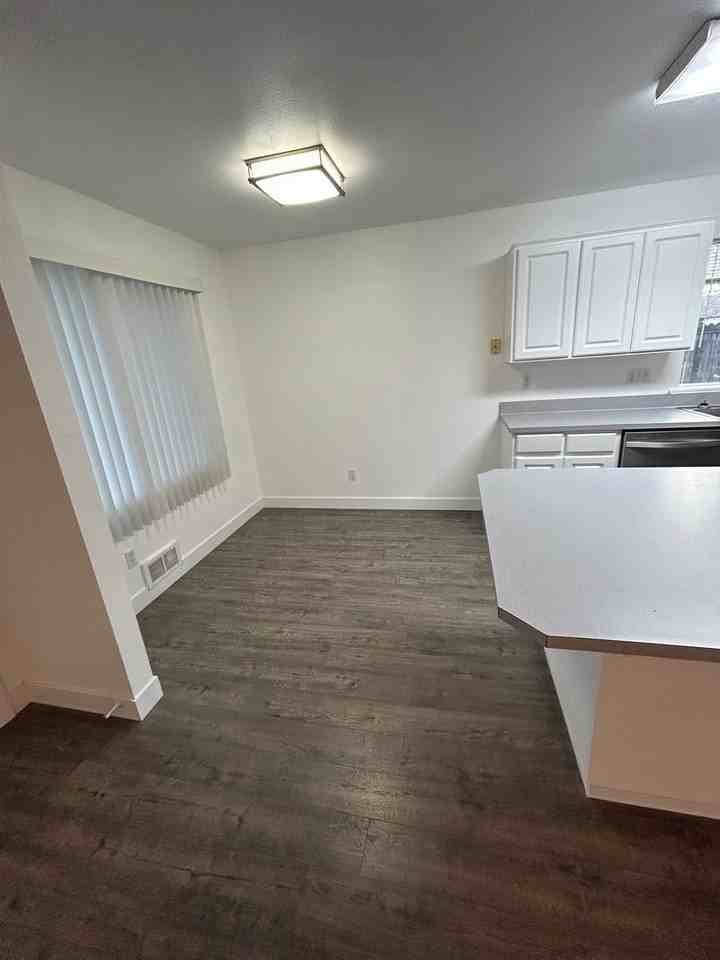 2703 Moraga Ave Se - Photo 7 of 29