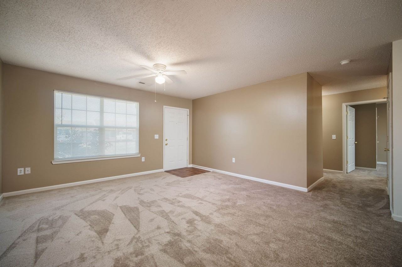 1633 Cobblestone Ln - Photo 4 of 15