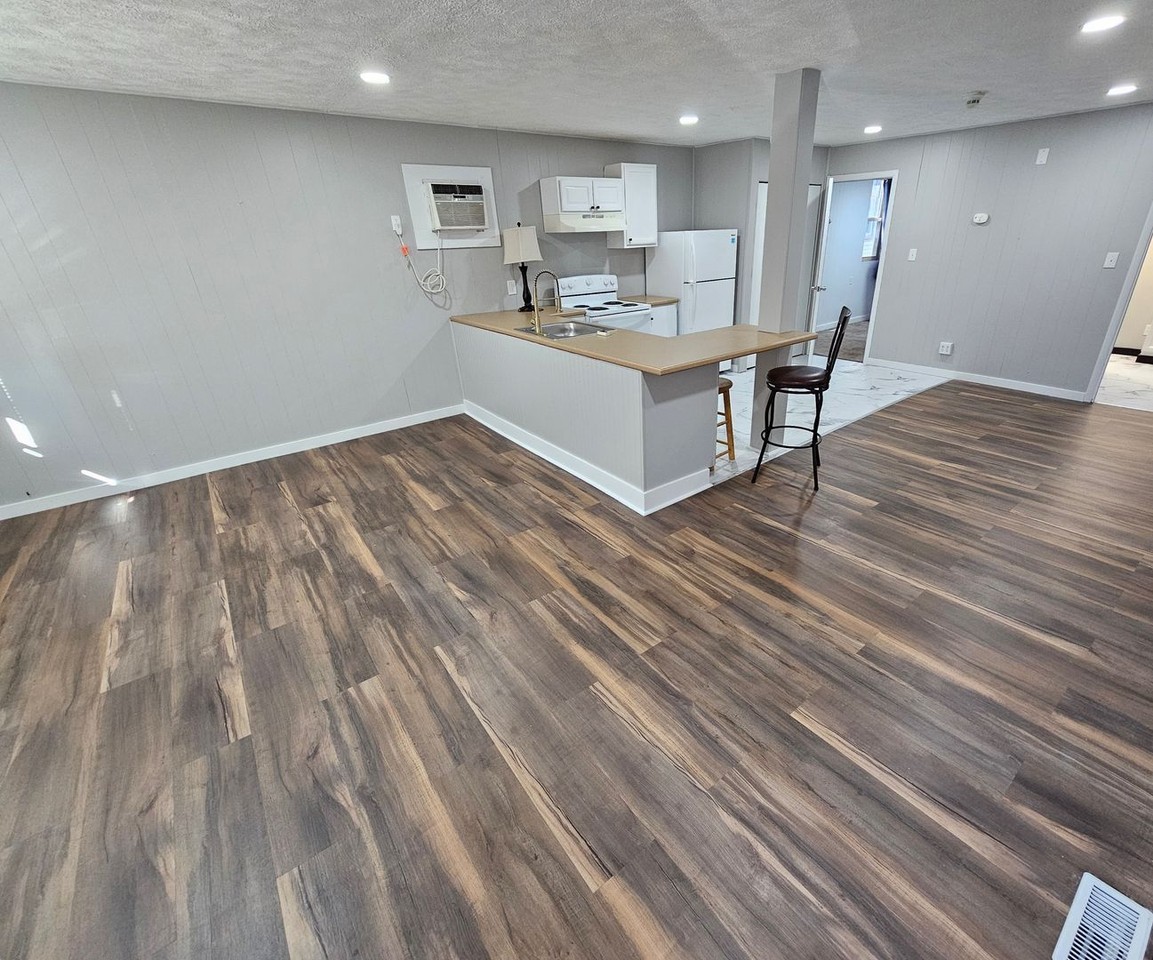 1122 Brackenridge Ave - Photo 2 of 6