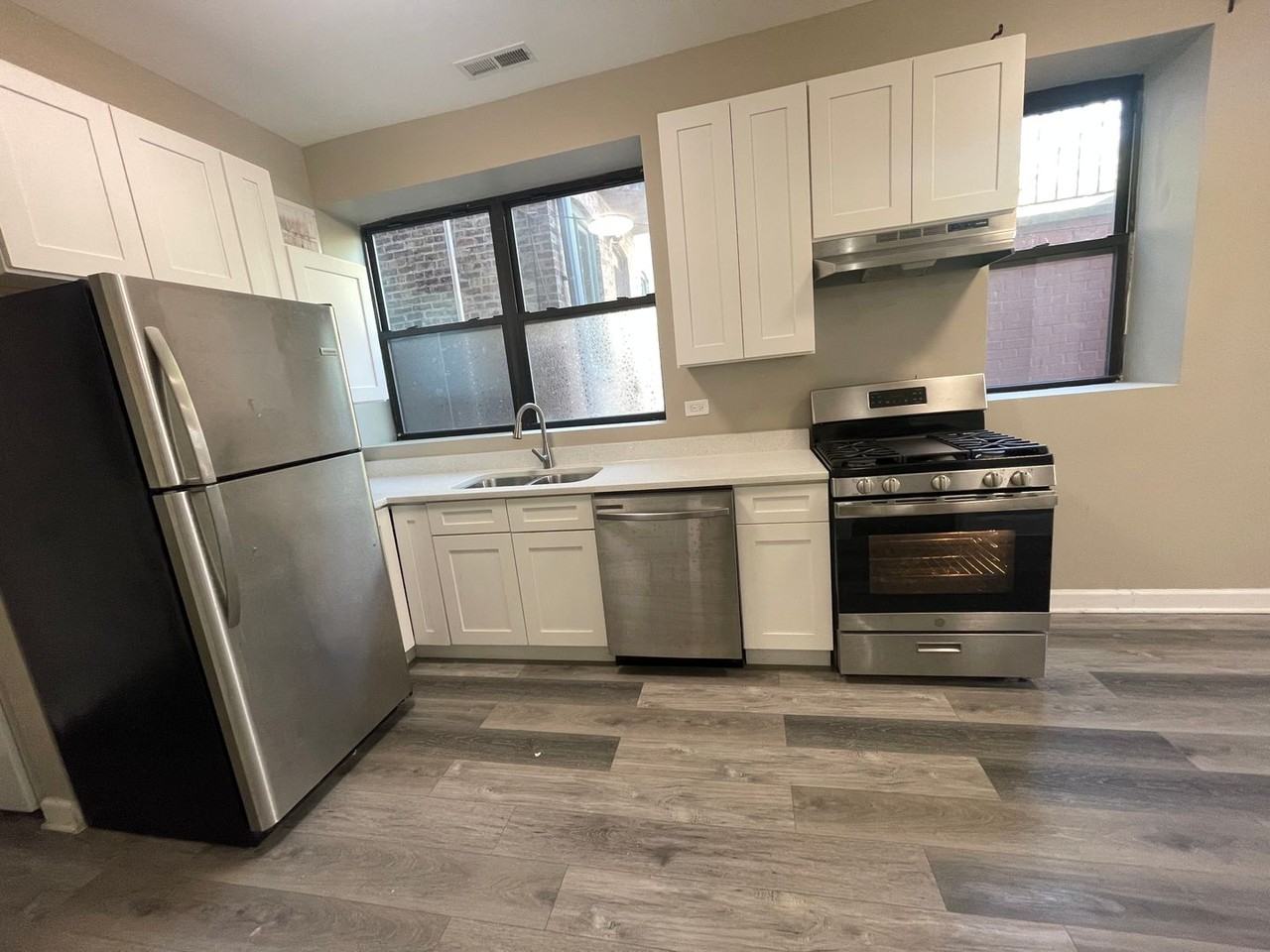 805 S. Bishop - Photo 2 of 28
