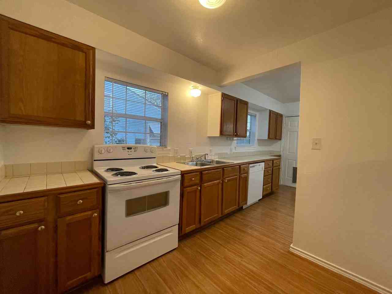 4916 Montrose Dr - Photo 3 of 13