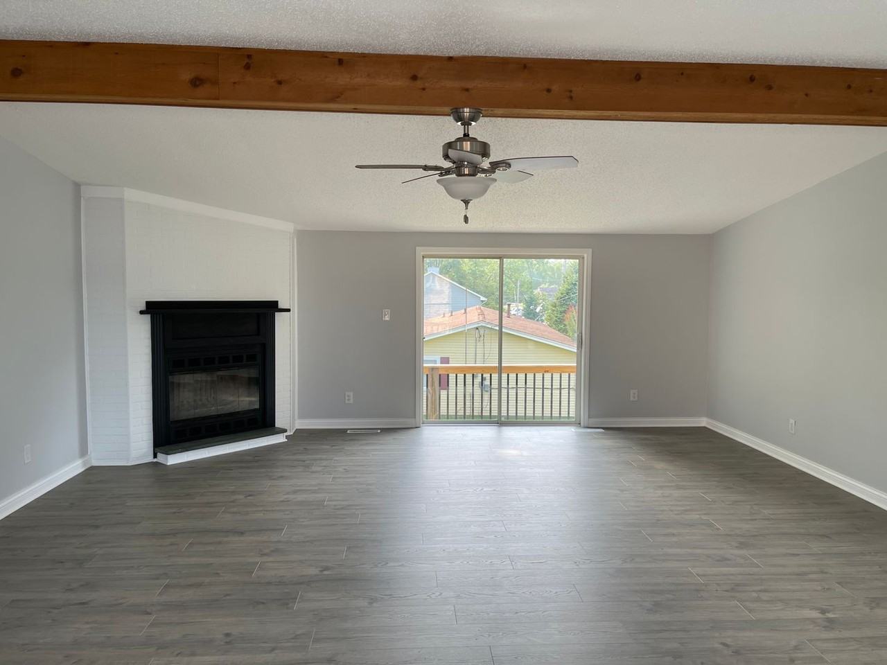 420 S Front St - Photo 3 of 15