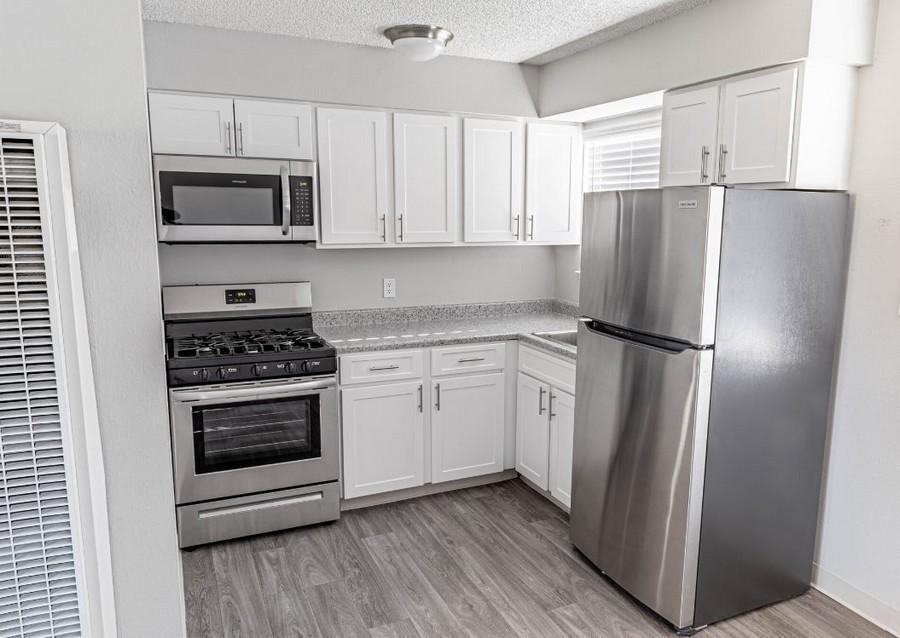 616 E John St - Photo 3 of 25