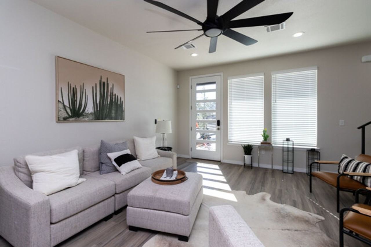 406 38th St #M - Photo 5 of 26