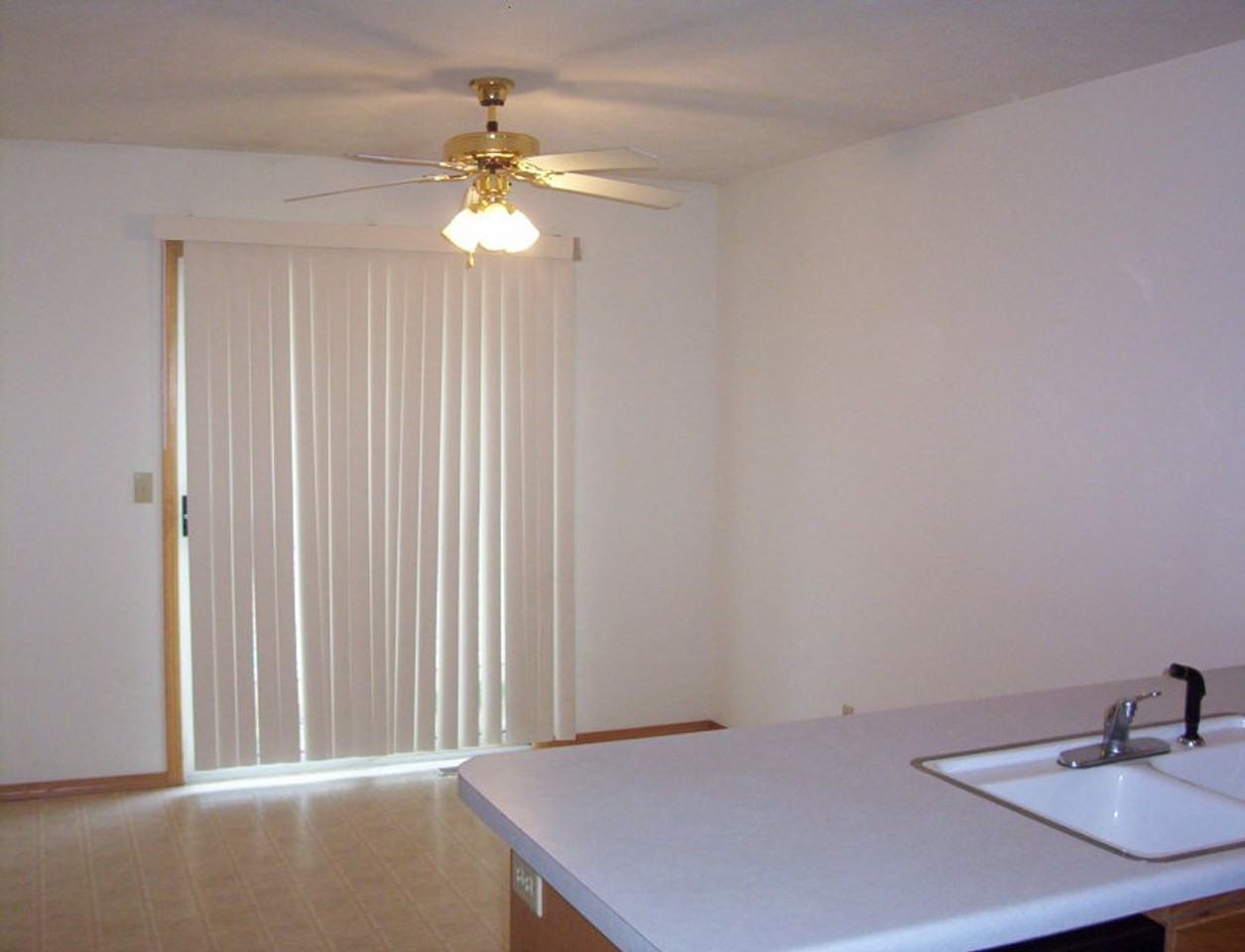 3422 W Montclair Ct - Photo 3 of 8