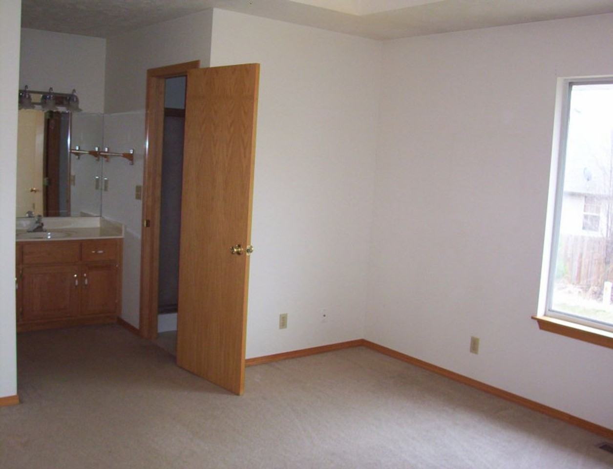 3422 W Montclair Ct - Photo 6 of 8