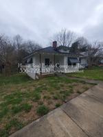 featured image of 920 N Jackson Ave