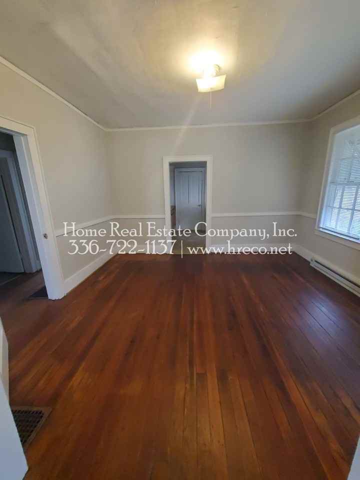 920 N Jackson Ave - Photo 4 of 8