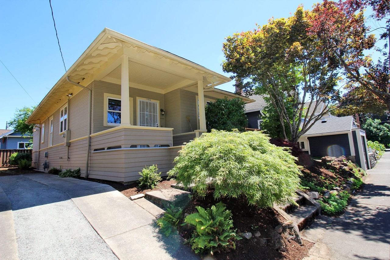 1902 Se 36th Ave - Photo 2 of 29